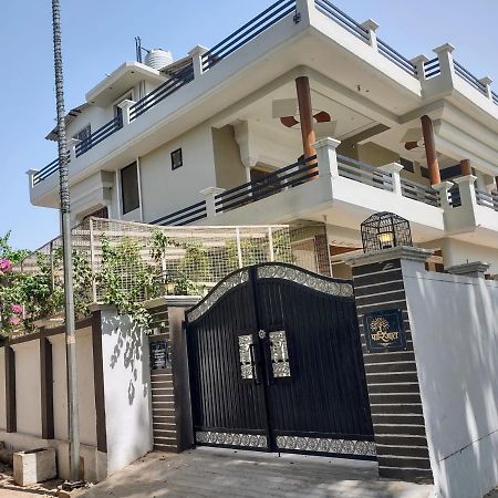 Paarijaat Homestay & Guesthouse Ayodhya エクステリア 写真