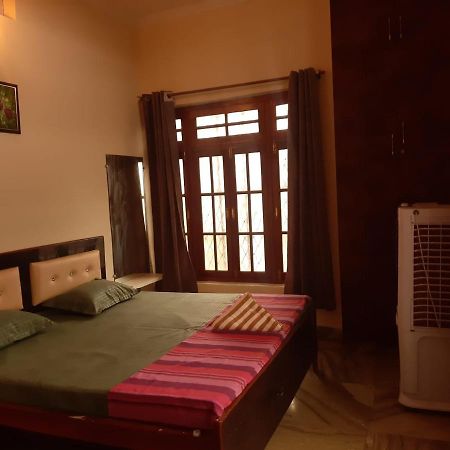 Paarijaat Homestay & Guesthouse Ayodhya エクステリア 写真