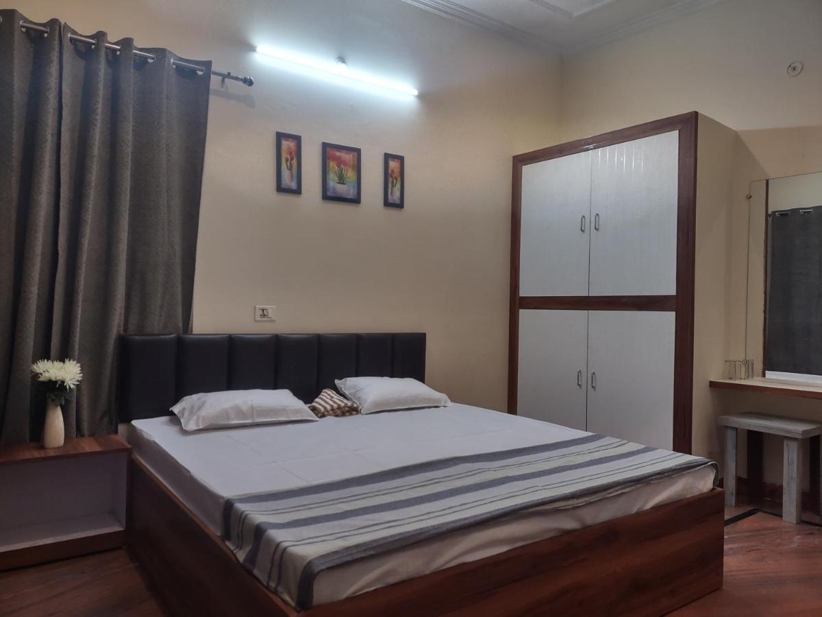 Paarijaat Homestay & Guesthouse Ayodhya エクステリア 写真