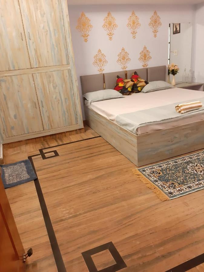 Paarijaat Homestay & Guesthouse Ayodhya エクステリア 写真