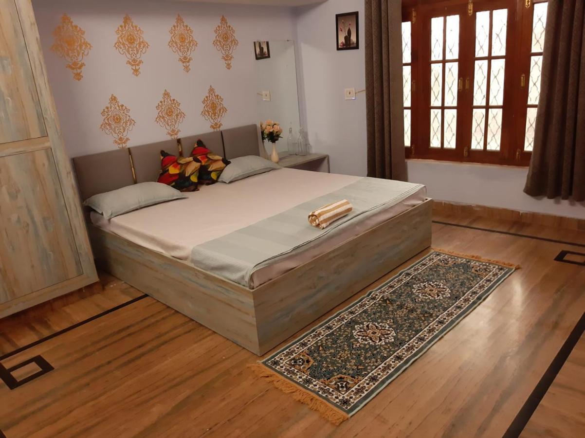 Paarijaat Homestay & Guesthouse Ayodhya エクステリア 写真