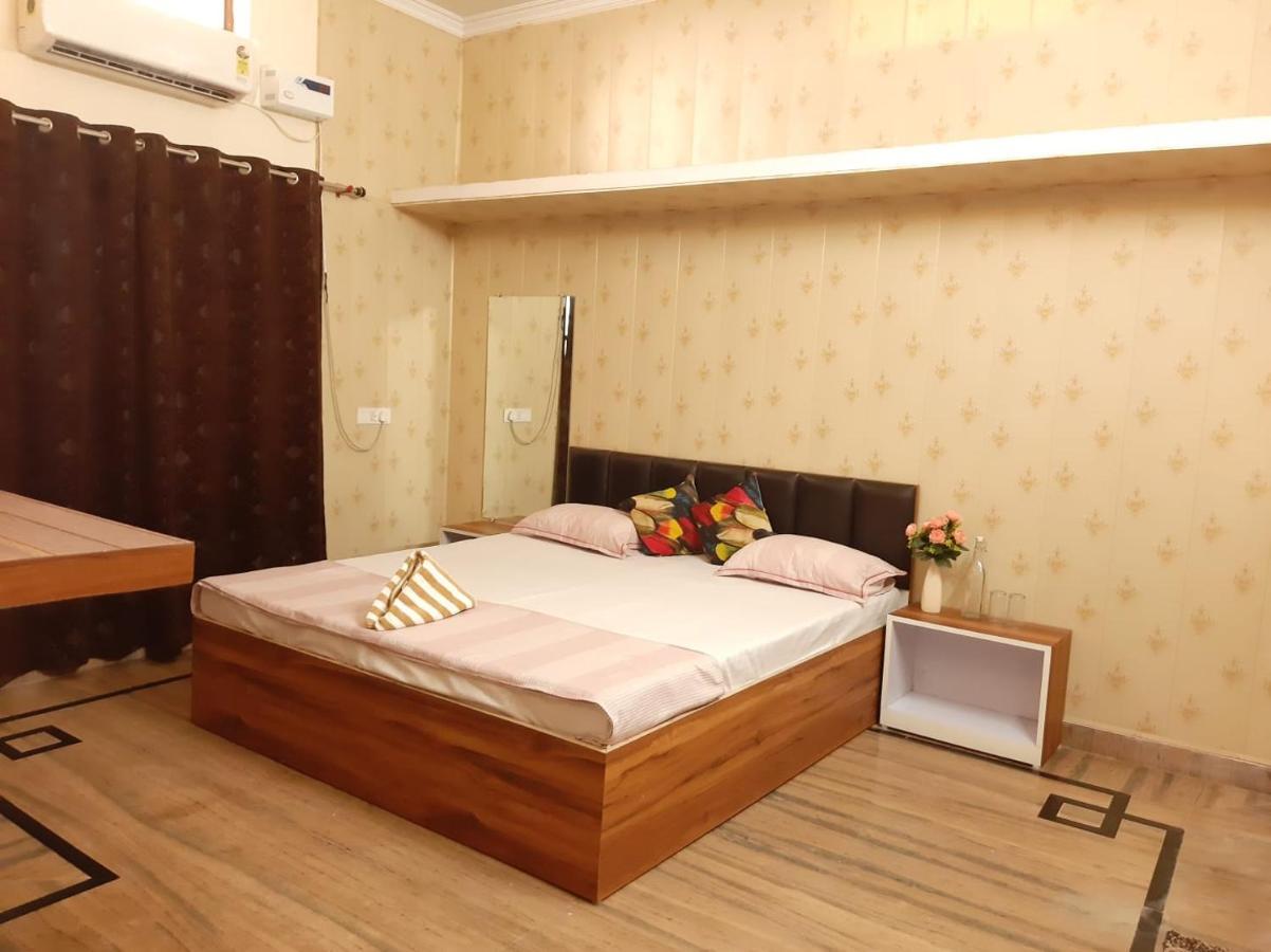 Paarijaat Homestay & Guesthouse Ayodhya エクステリア 写真