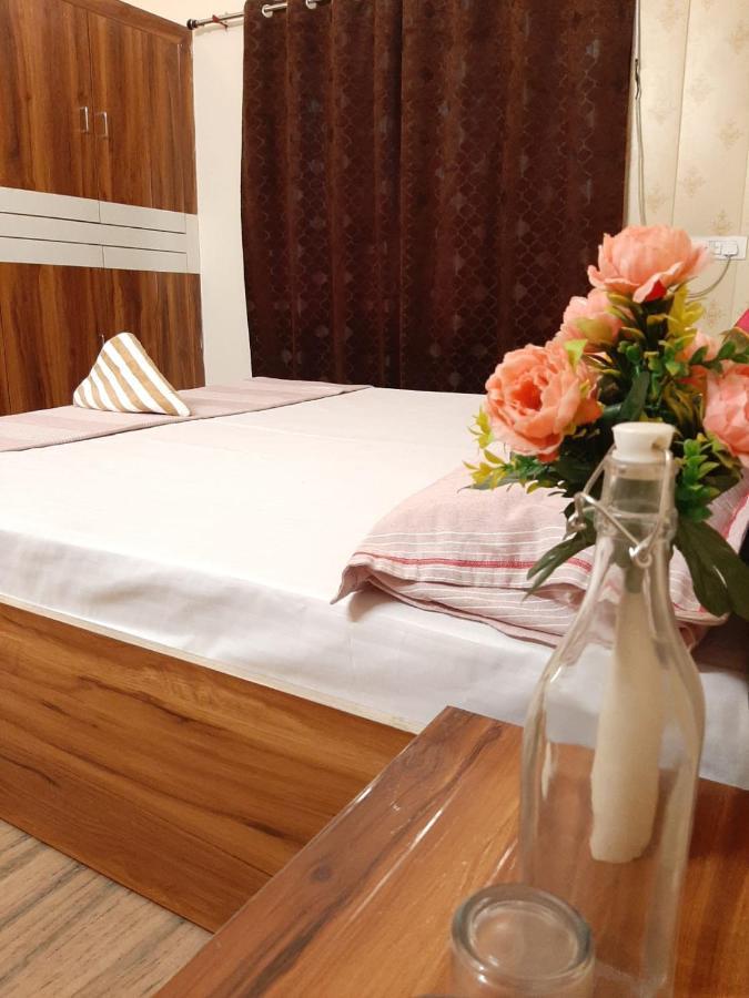 Paarijaat Homestay & Guesthouse Ayodhya エクステリア 写真