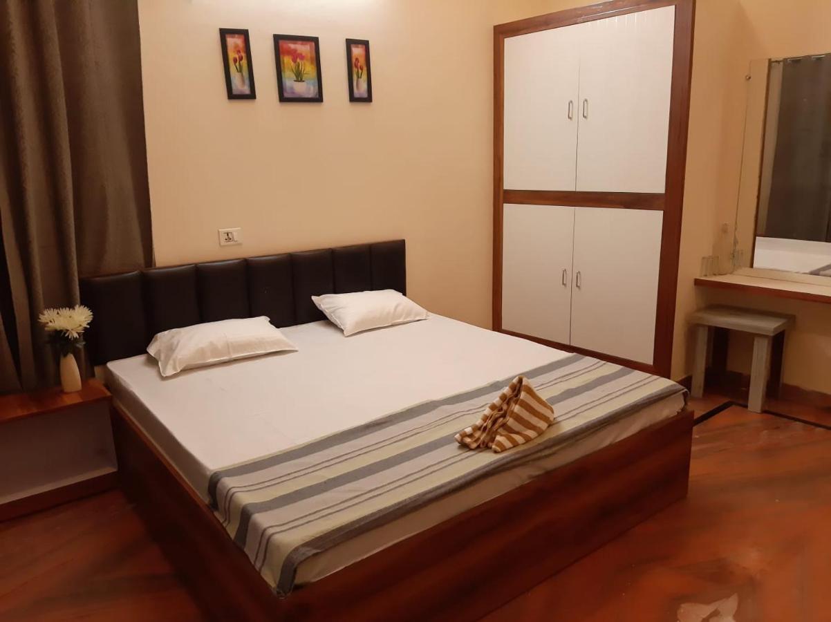 Paarijaat Homestay & Guesthouse Ayodhya エクステリア 写真