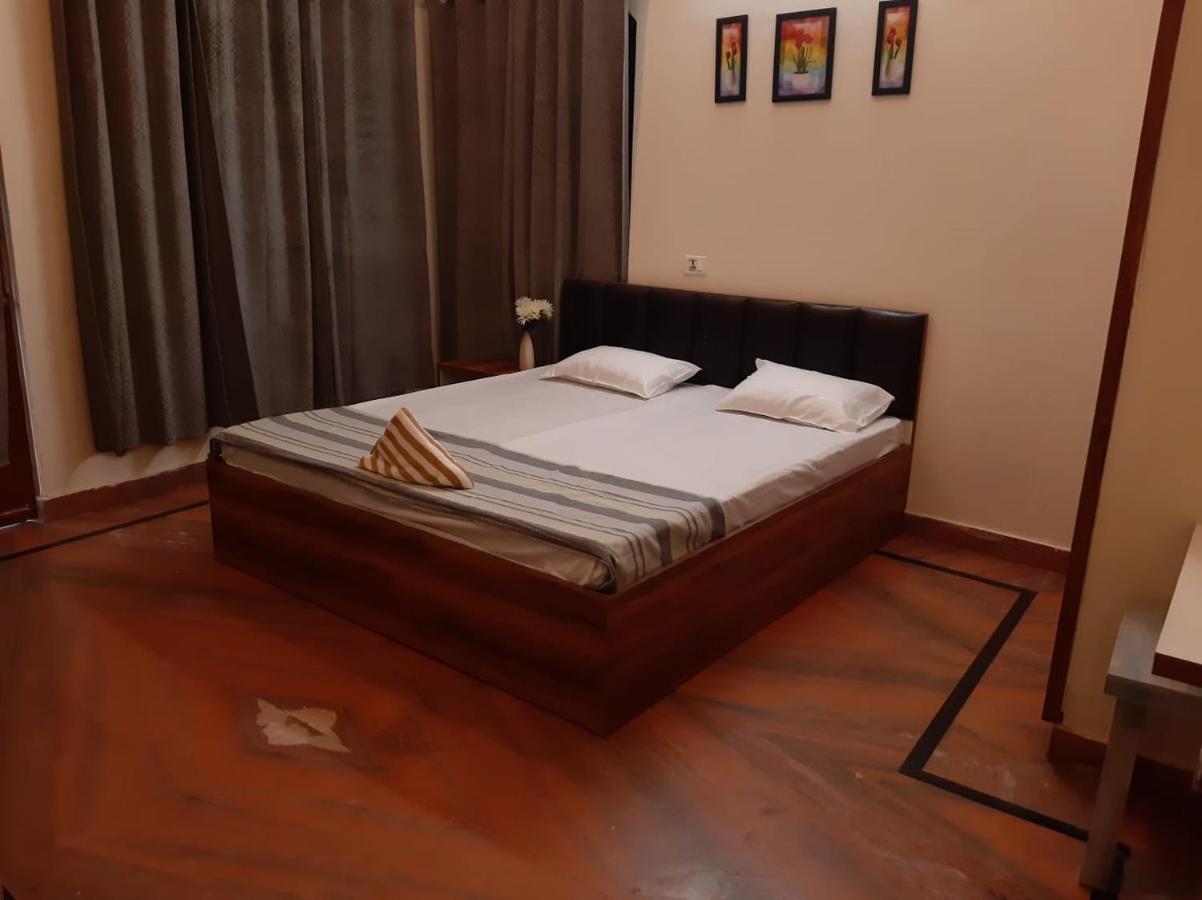 Paarijaat Homestay & Guesthouse Ayodhya エクステリア 写真