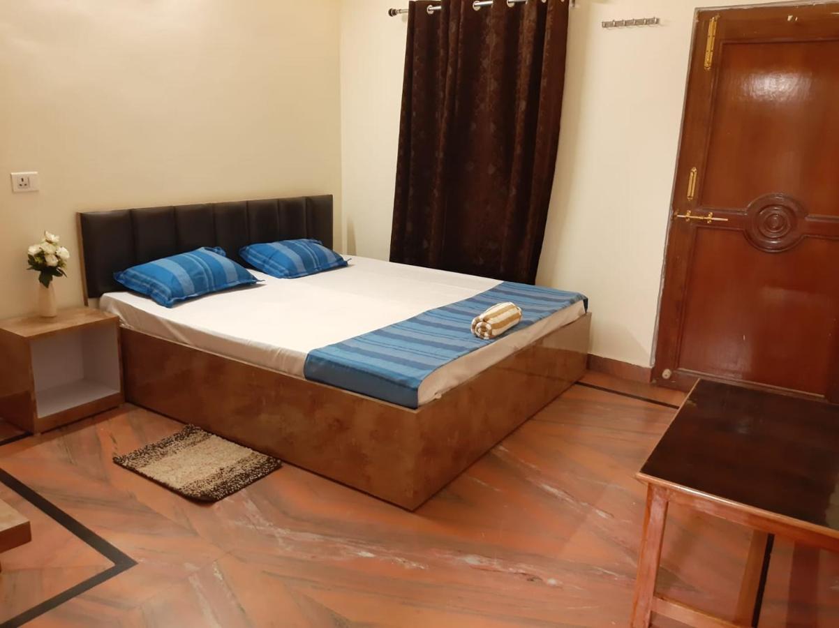 Paarijaat Homestay & Guesthouse Ayodhya エクステリア 写真