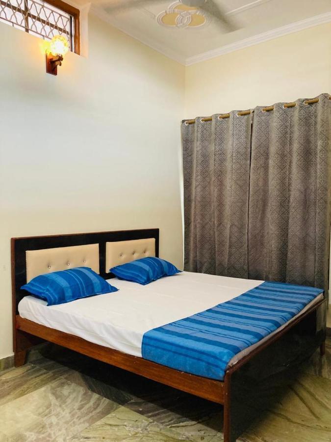 Paarijaat Homestay & Guesthouse Ayodhya エクステリア 写真